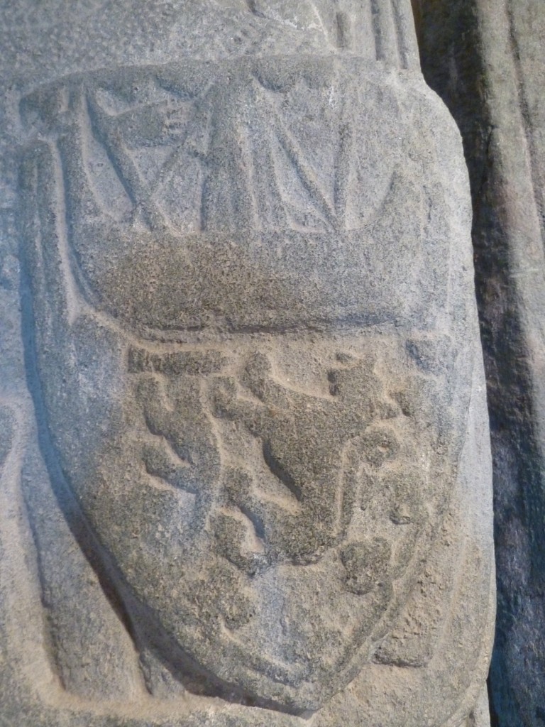 Detail of effigy of Gillebrìde MacKinnon, Iona 207. Photo: Karen Loomis, used with permission.