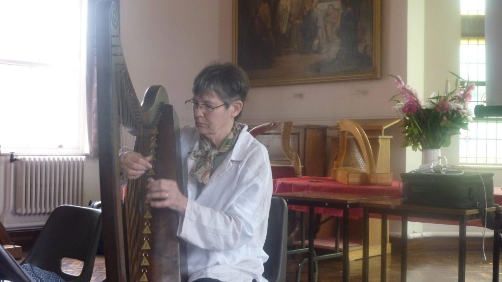 Maura Uí Chróinín playing the new Rose Mooney harp copy